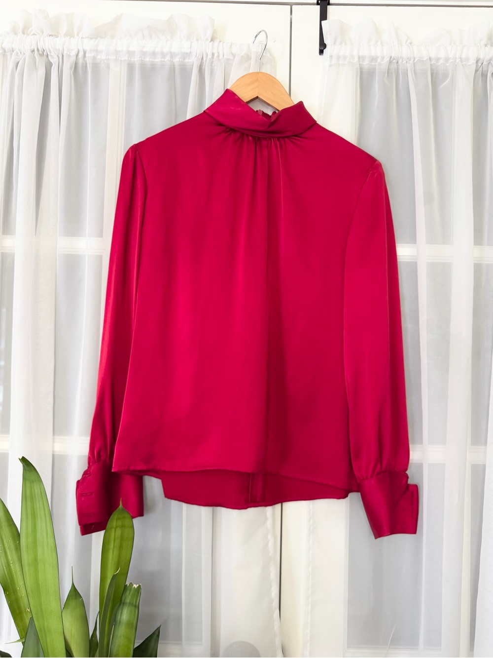 Vintage Raffinalla 100% Silk Red Turtleneck Blouse Size 8